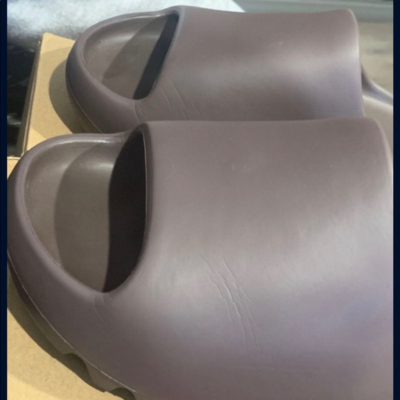 Yeezy slides Soot 2020 main image 7